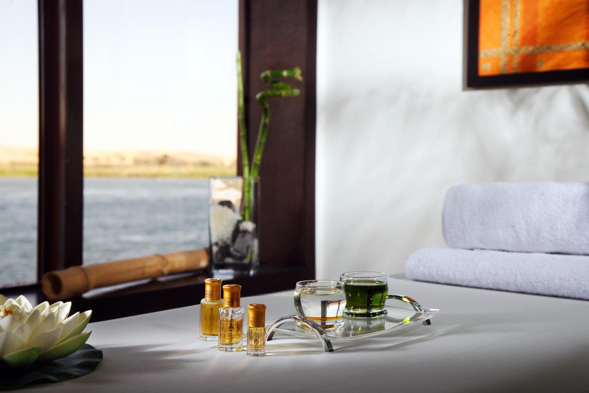 Moevenpick Royal Lotus Nile Cruise, Every Monday Four Nights From Luxor, Every Friday Three Nights From Aswan - Including Excursions & Sightseeing מראה חיצוני תמונה