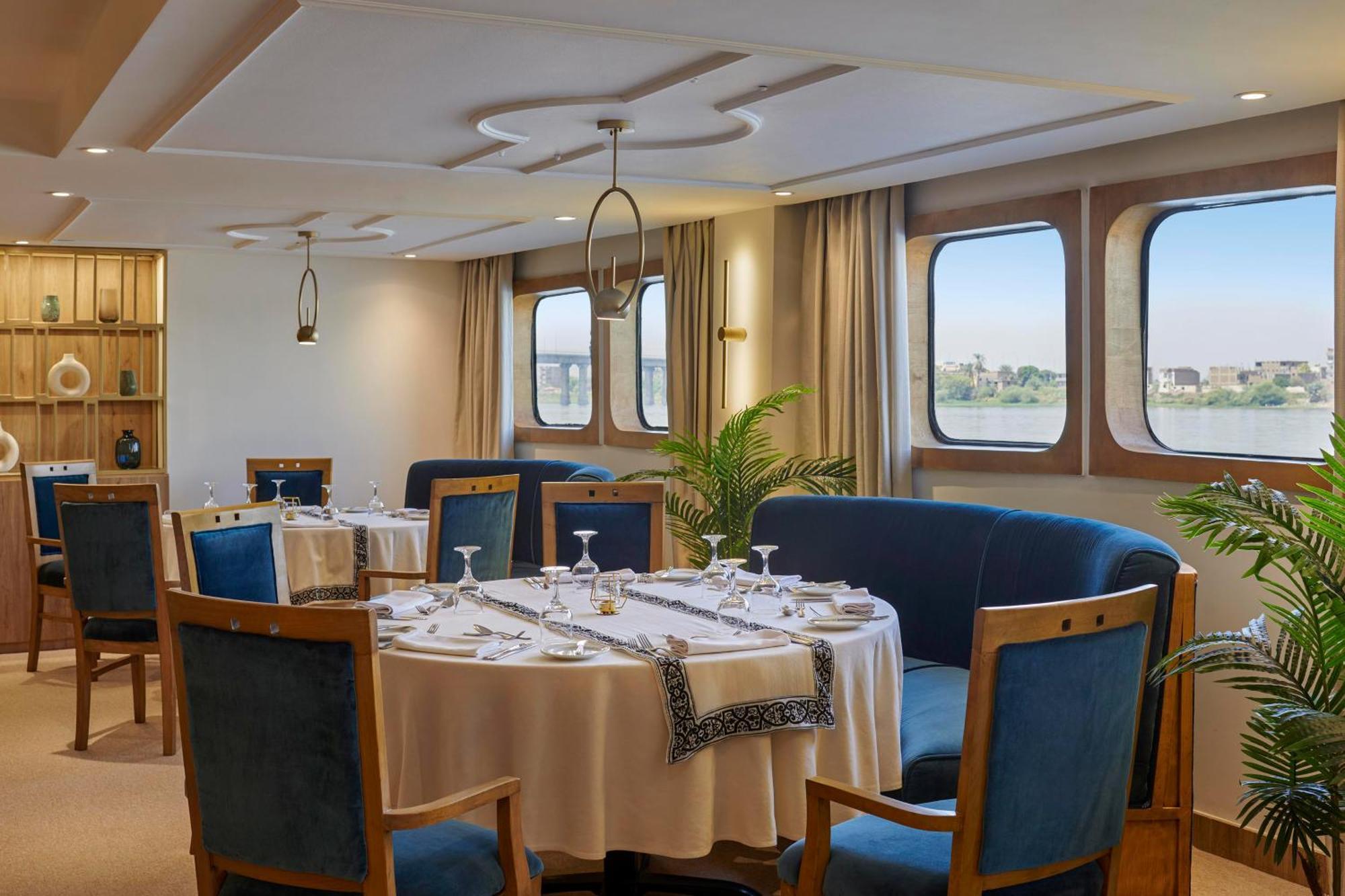 Moevenpick Royal Lotus Nile Cruise, Every Monday Four Nights From Luxor, Every Friday Three Nights From Aswan - Including Excursions & Sightseeing מראה חיצוני תמונה