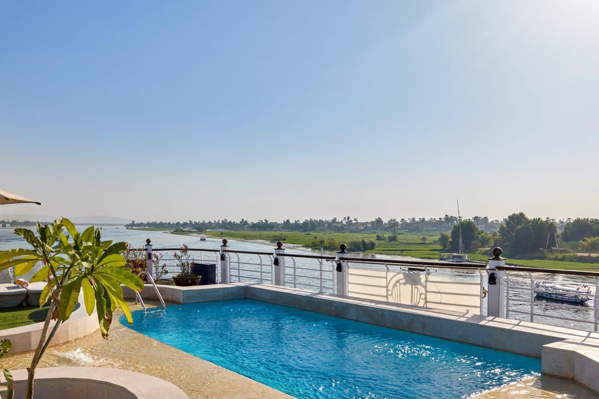 Moevenpick Royal Lotus Nile Cruise, Every Monday Four Nights From Luxor, Every Friday Three Nights From Aswan - Including Excursions & Sightseeing מראה חיצוני תמונה